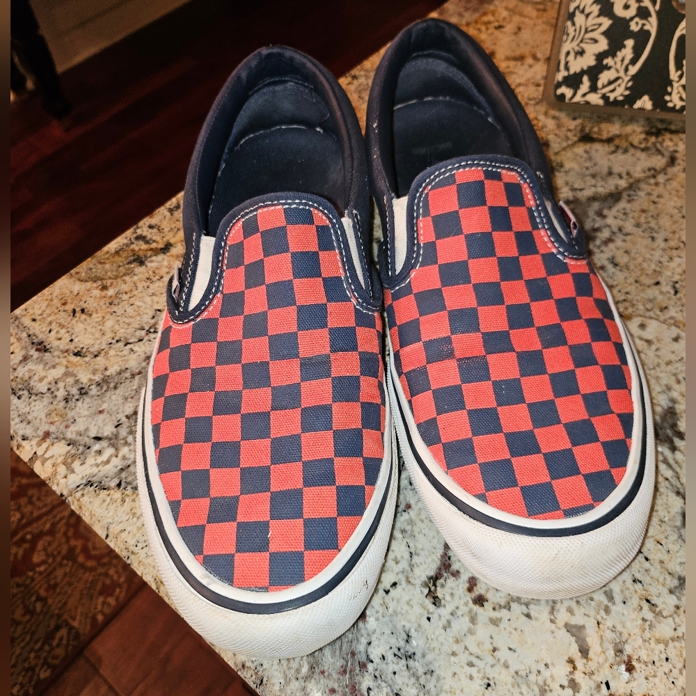 Iconic Vans Mens Slip-On Sneakers - Red and Navy Checkerboard Size 11